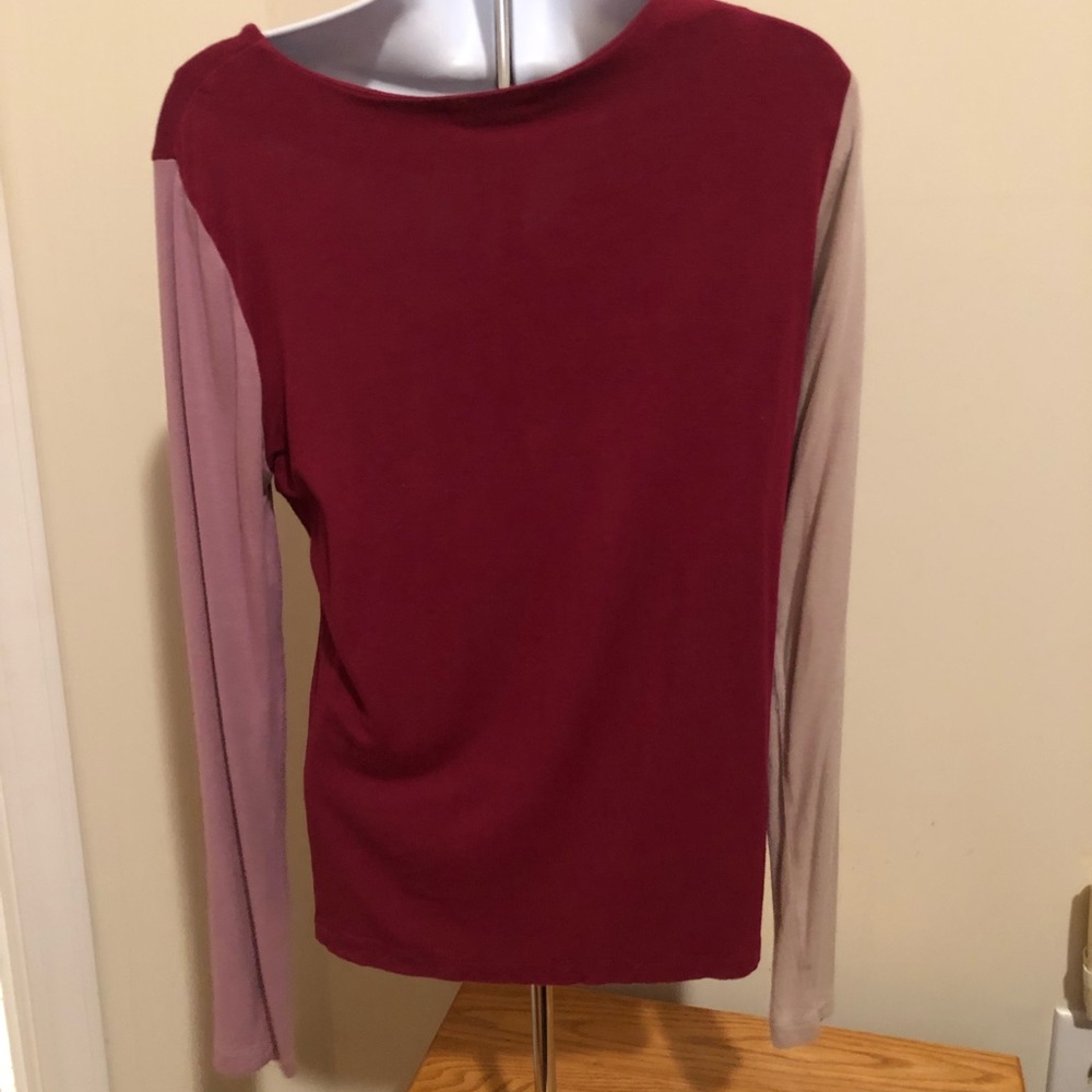 Ladies top - Picture 2 of 3